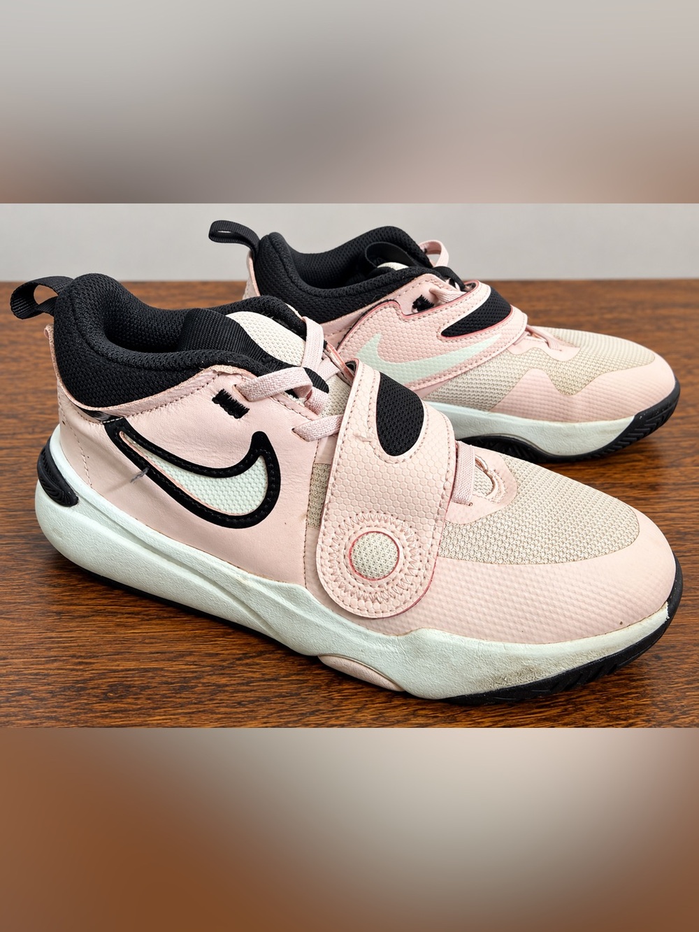Nike Team Hustle D 11 Kids Basketball Shoes Pink Black Velcro US 3Y